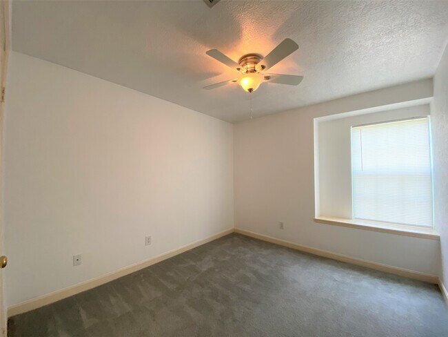 Building Photo - 6918 Springcrest Ct