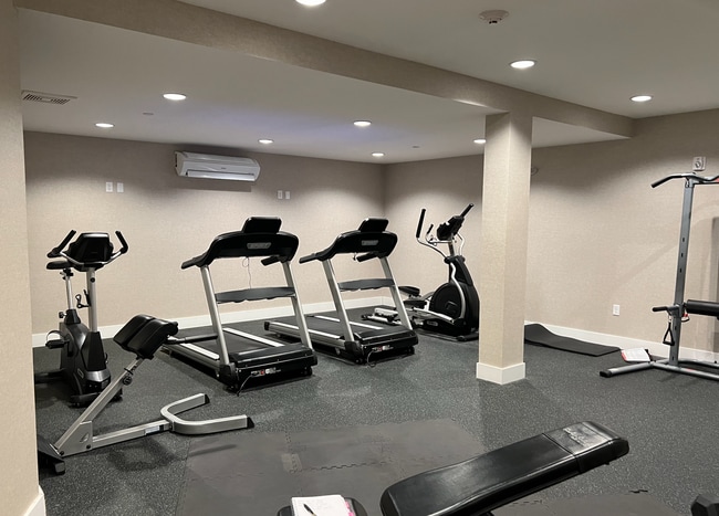 Building Photo - 1BR/1BA - Beautiful Updated Condo in Downtown Portland