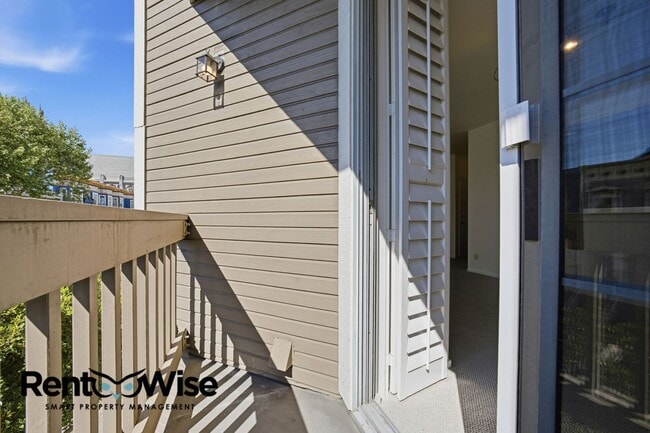 Building Photo - 2060 Sutter St