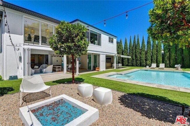 Building Photo - 1438 Santiago Dr