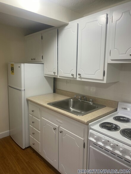 Primary Photo - 176 N Beacon St