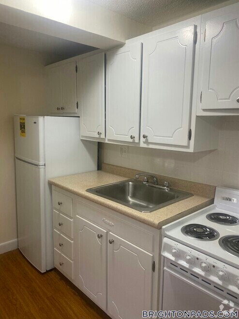 Building Photo - 176 N Beacon St