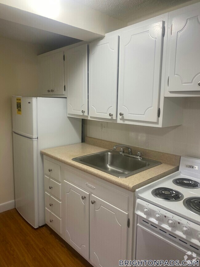 Building Photo - 176 N Beacon St