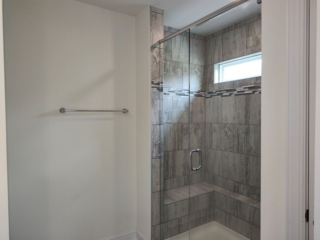 Building Photo - Charming End Unit Townhome located in the ...