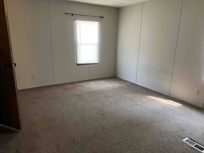 Building Photo - 268 Seymour Dr S