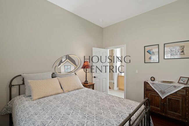 Building Photo - Executive Single Story Rental in Gated Serrano Community!