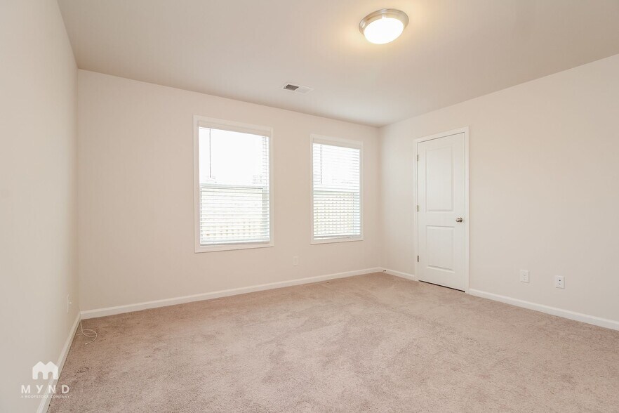 Building Photo - 10 Oak Rose Dr