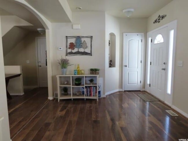 Building Photo - Cozy West Jordan Home with attached 2 car garage