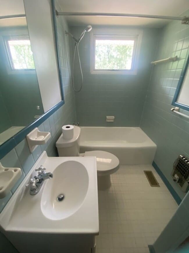 Building Photo - 4531 Gladys Dr