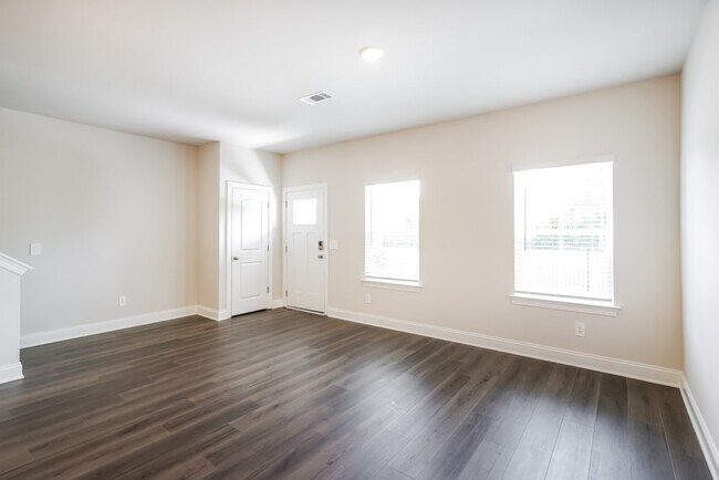 Great Room - 221 River Rock Dr