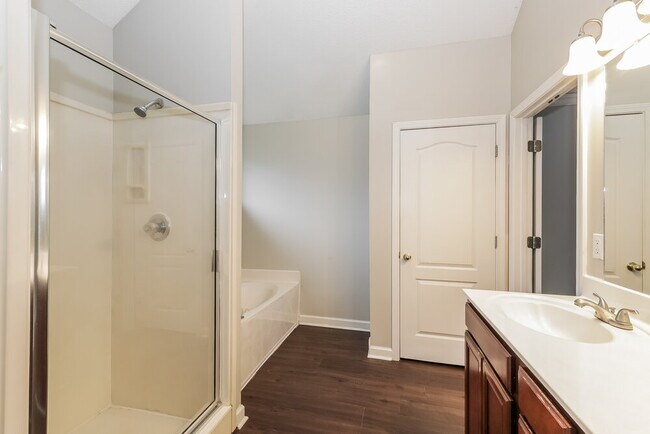 Building Photo - 11667 Millwind Dr
