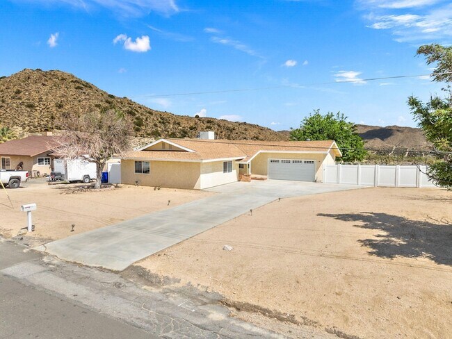 Building Photo - 56034 Desert Gold Dr