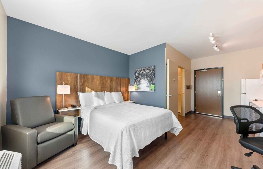 Building Photo - Furnished Studio-Temple