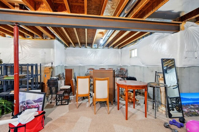 Building Photo - Five Bedroom House in Deerfield Township!