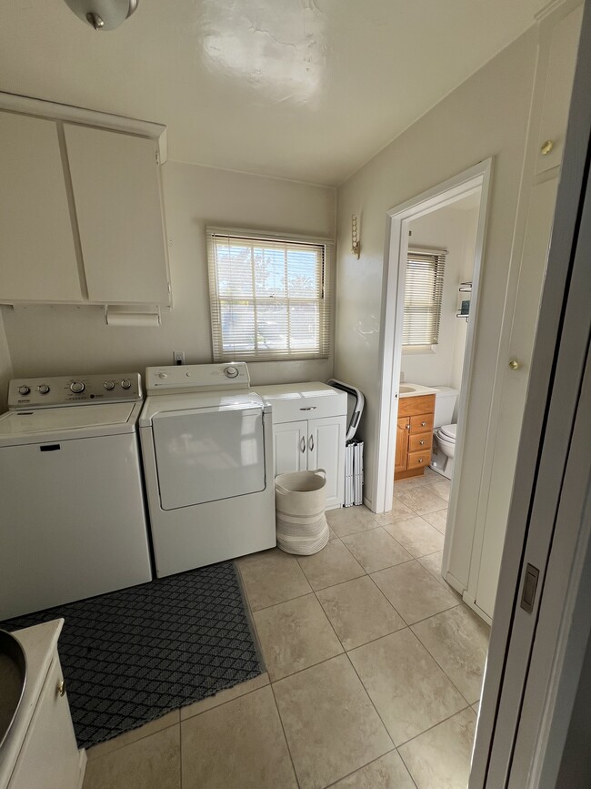 Building Photo - 6850 Clara Lee Ave