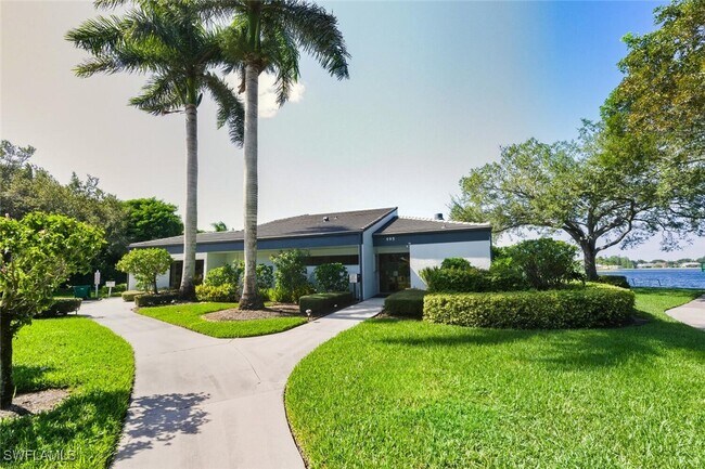 Building Photo - 636 Windsor Sq