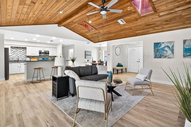 Building Photo - 14252 Trinity Rd