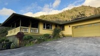 Building Photo - Beautiful 3 Bedroom / 2.5 Bathroom Home in Wailuku Heights!