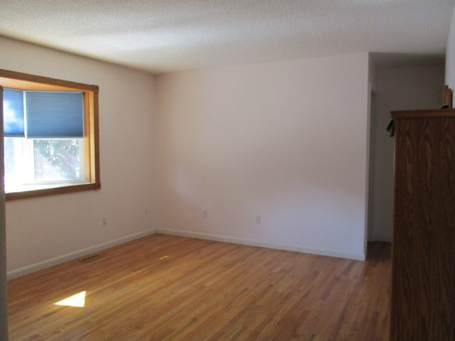 Building Photo - 1006 De La Vista Pl