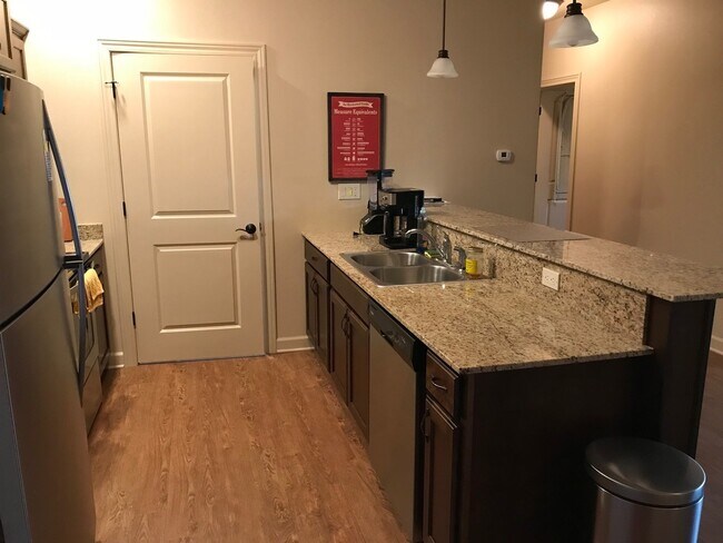 Building Photo - 2810 Bobcat Dr