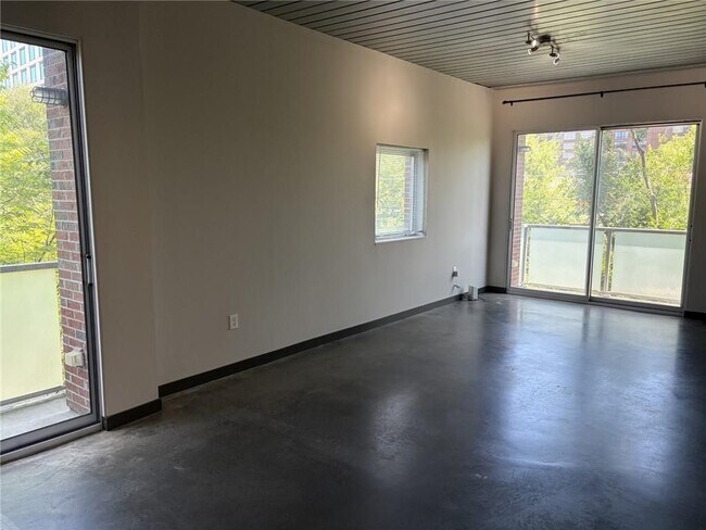 Building Photo - 620 Glen Iris Dr NE