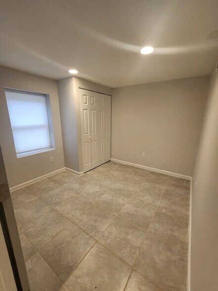Building Photo - 721 Symphony Woods Dr