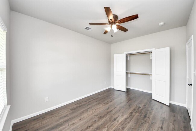 Building Photo - 314 Carlos Leal Dr