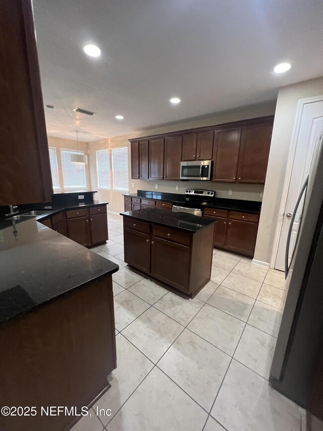 Building Photo - 232 S Field Crest Dr