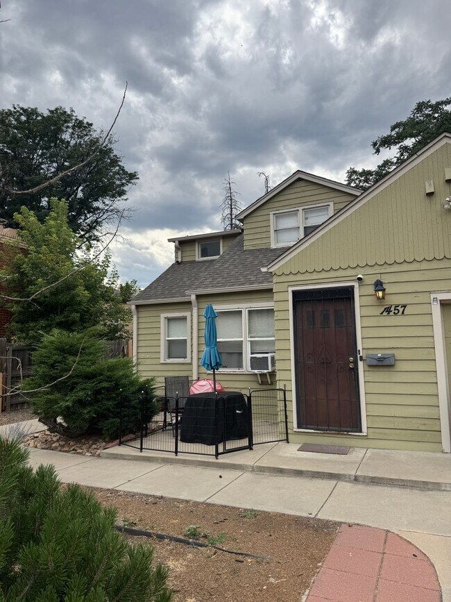 Primary Photo - Cute 3 Bedroom 2 Bath in Lakewood!