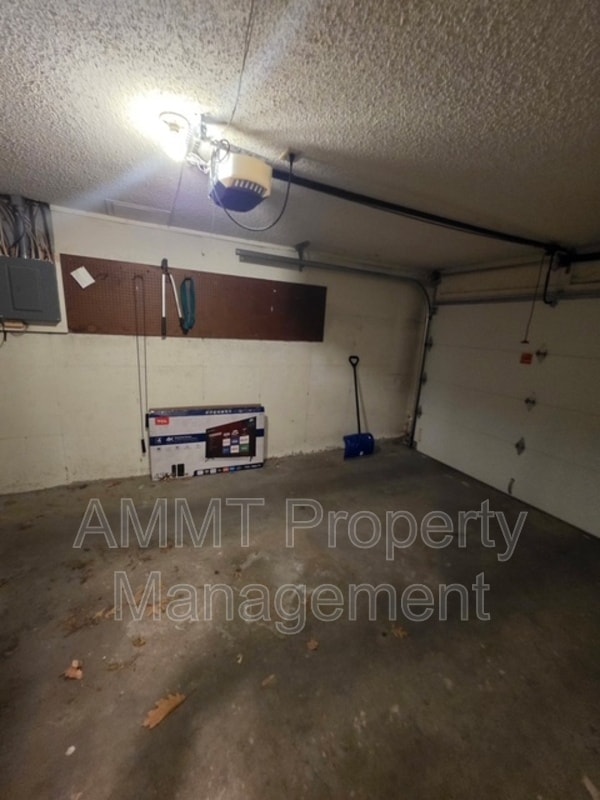 Building Photo - JR Real Estate: 848 Dover Street