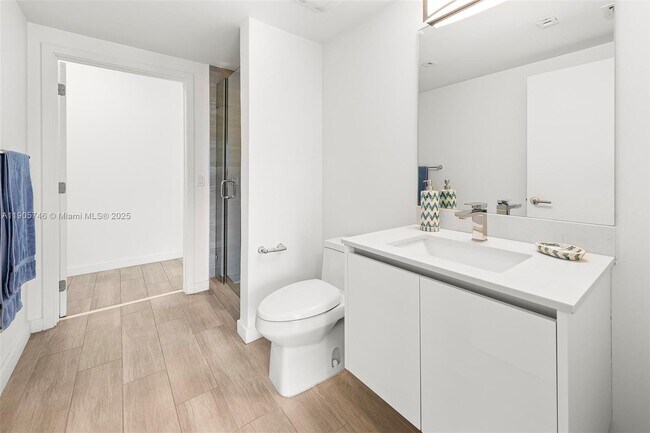 Building Photo - 1600 SW 1st Ave