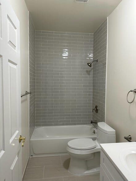 Building Photo - 177 Avenel St