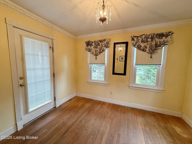 Building Photo - 1445 Campbellsville Rd