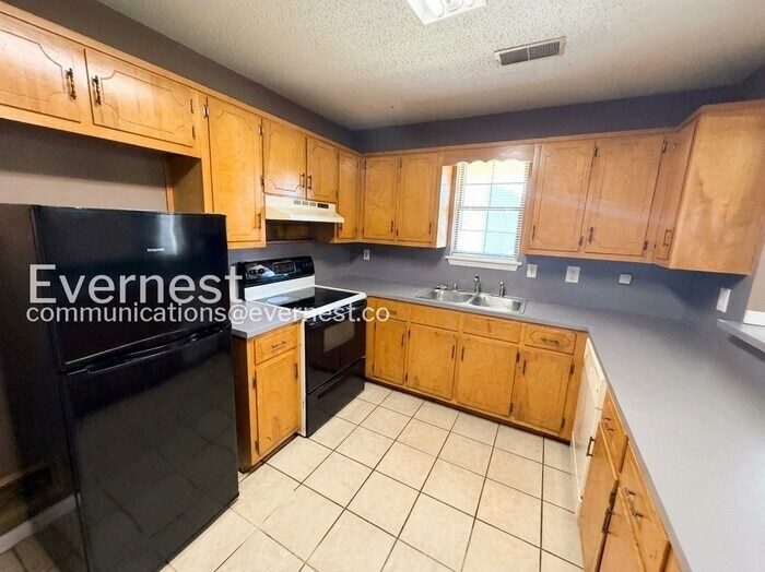 Building Photo - 2543 Hampstead Dr