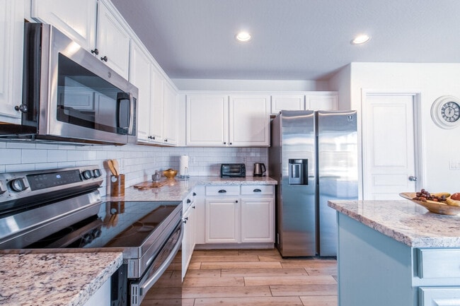 Building Photo - 1550 N Desert Willow St