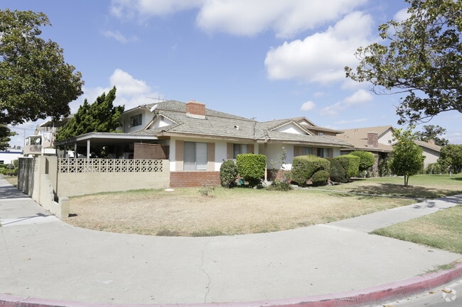 Primary Photo - 305 N Bayport Cor