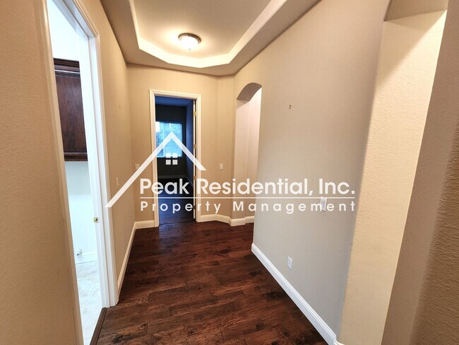 Building Photo - Spacious Folsom 4bd/3ba Home With 3 Car Garage!