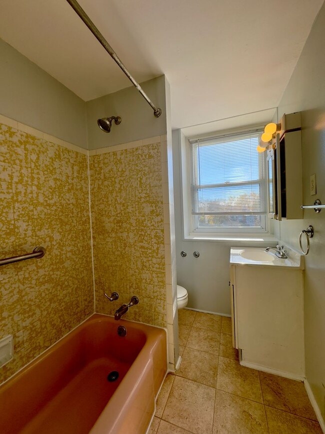 Building Photo - Charming 3 Bed/1.5Bath in Parkville, MD!