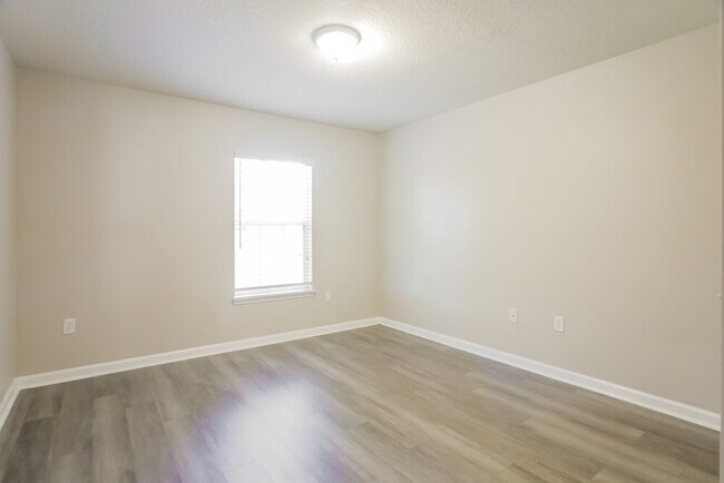 Building Photo - 6499 White Flower Ct