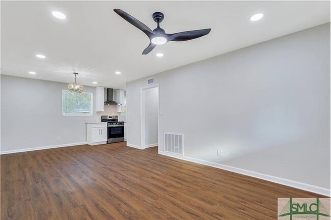 Building Photo - 206 Seminole St