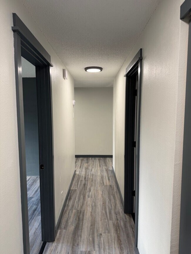 Building Photo - Beautifully updated 3 bedroom, 2 bath house in Eugene!