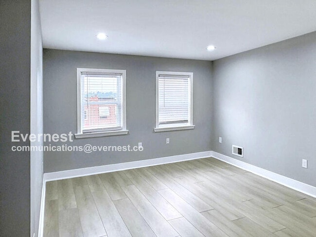 Building Photo - 260 S Highland Ave