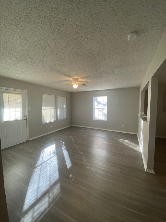 Building Photo - 128 Pierce Dr