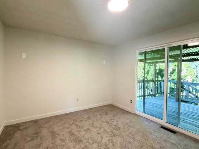 Building Photo - Fully updated 4 bedroom Federal Way home
