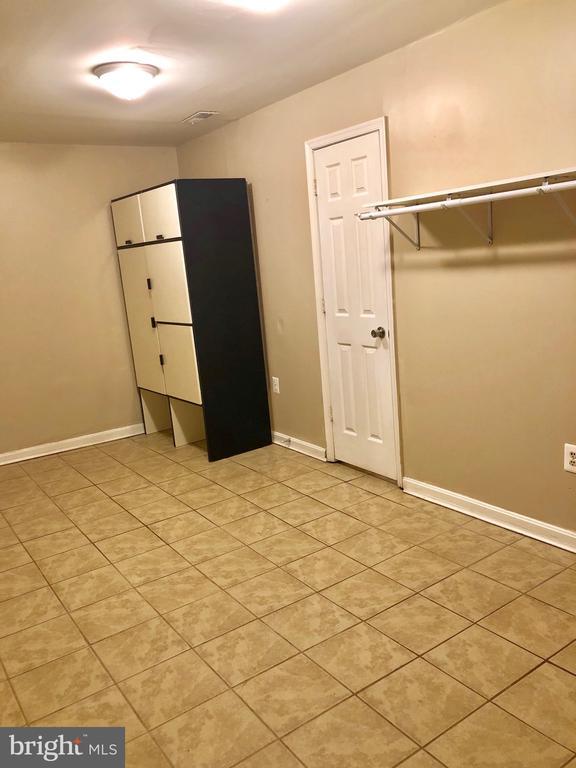 Building Photo - 7839 W Point Ct