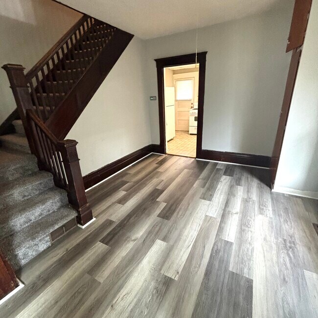 Building Photo - 219 N Magnolia Ave