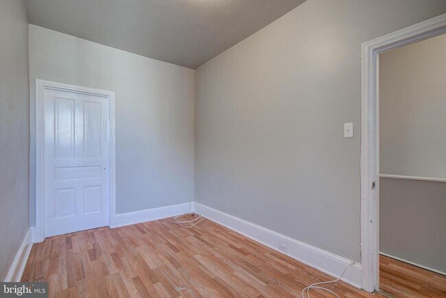 Building Photo - 2069 E Monmouth St