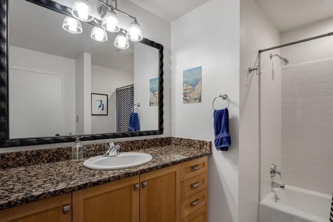 Building Photo - 200 River Pl Dr