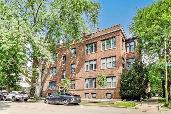 Building Photo - 1702 W Summerdale Ave