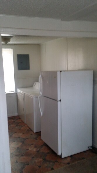 Building Photo - 211 7th St